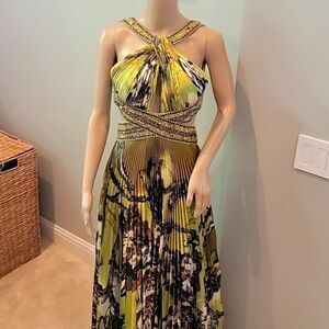 Jovani evening dress size 2 pleated, sexy cut out sides and  softly padd…